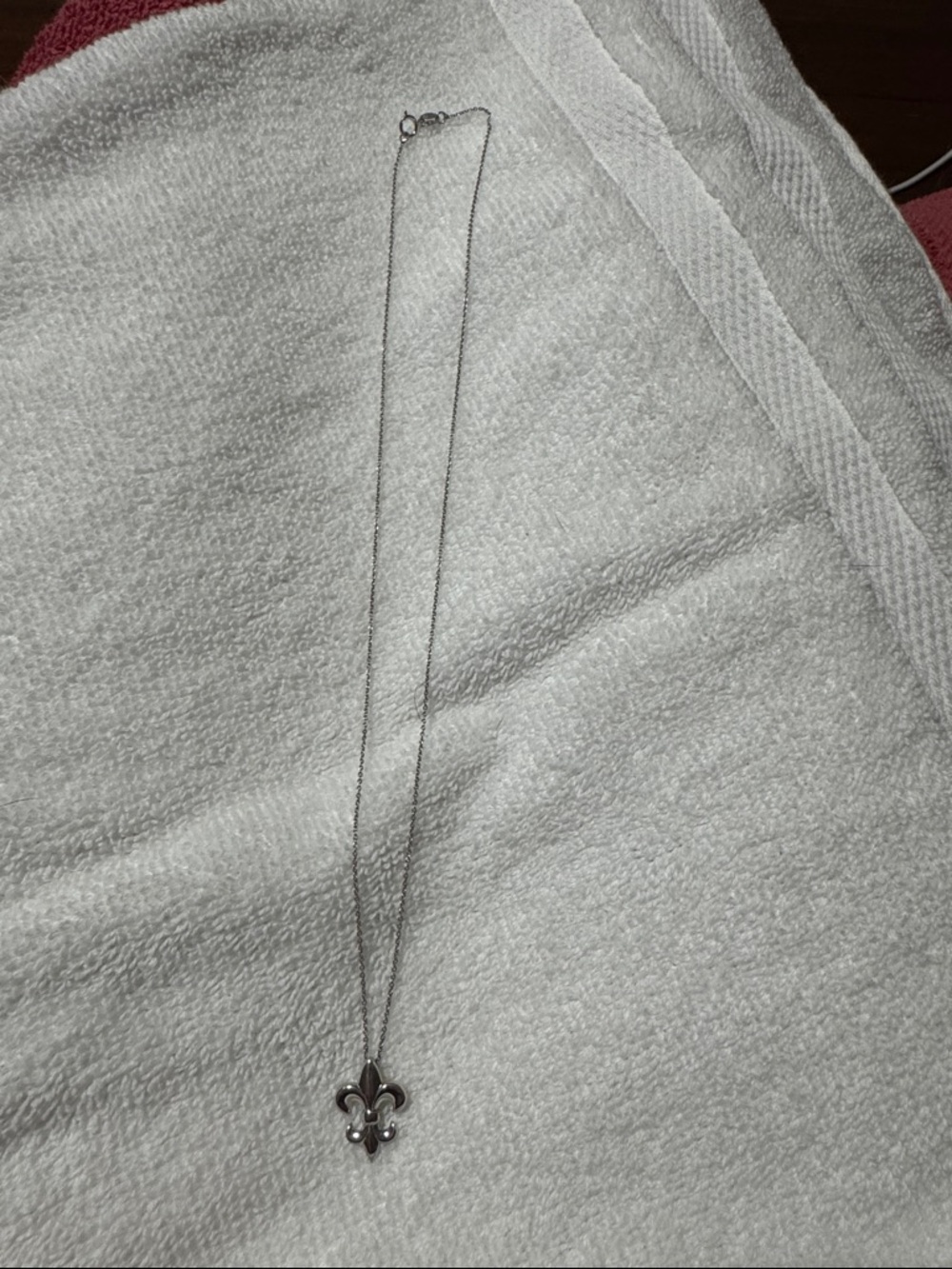 Source Unknown Silver Fleur-de-Lis Pendant Necklace on Chain